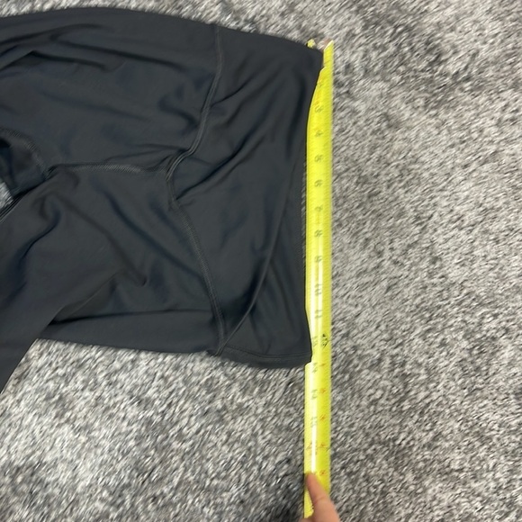 Victoria’s Secret on point live stretch black biker shorts women’s size S or M? - Picture 10 of 10